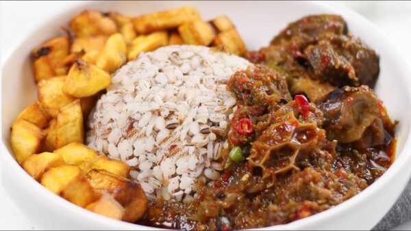 Ofada Rice with ofada sauce and assorted 🍖meat with beans and plaintain.